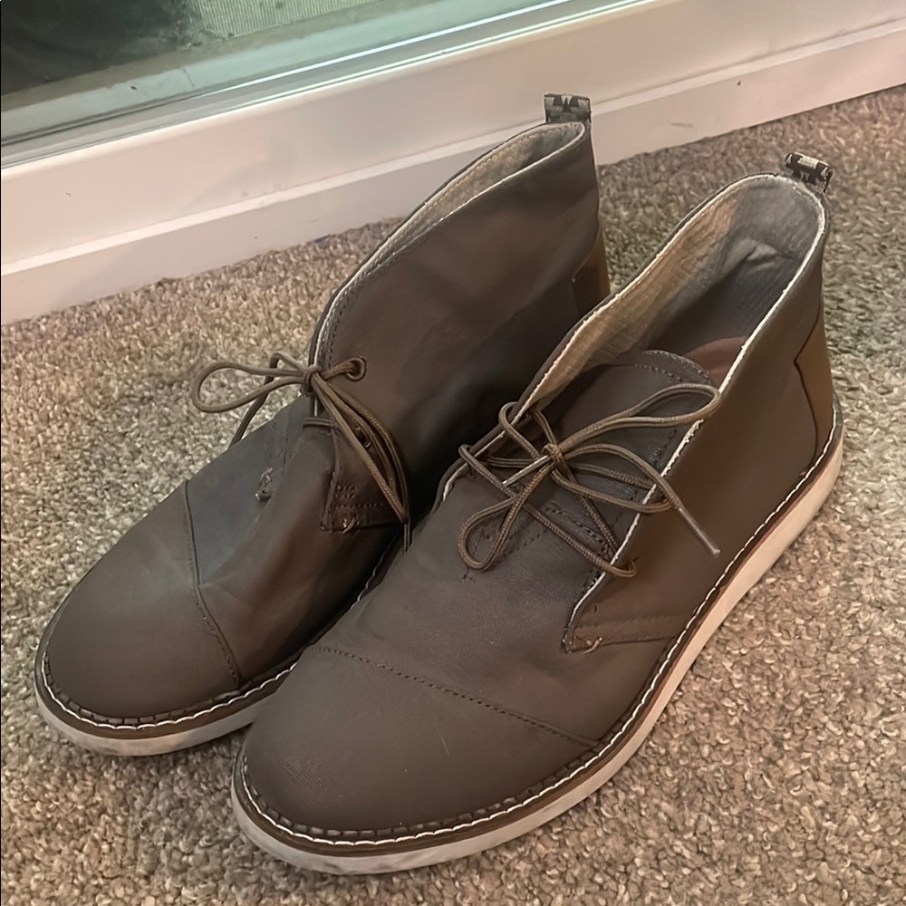 Men's Toms shoes